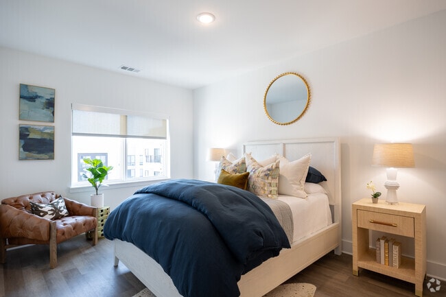 2B, 2 BA - 1004SF