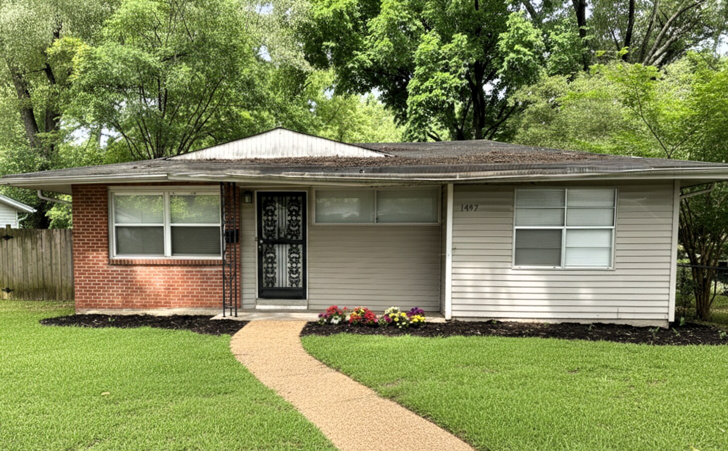 Photo - 1497 Maxine St