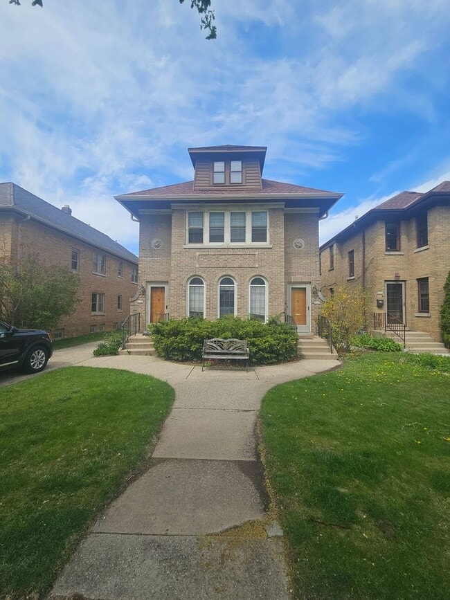 Building Photo - 4147-4149 N Bartlett Ave. Rental