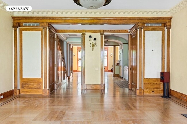 Photo - 37 W 87th St