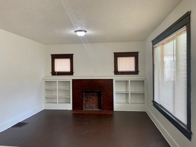 Photo - 201 Broad Ave NW