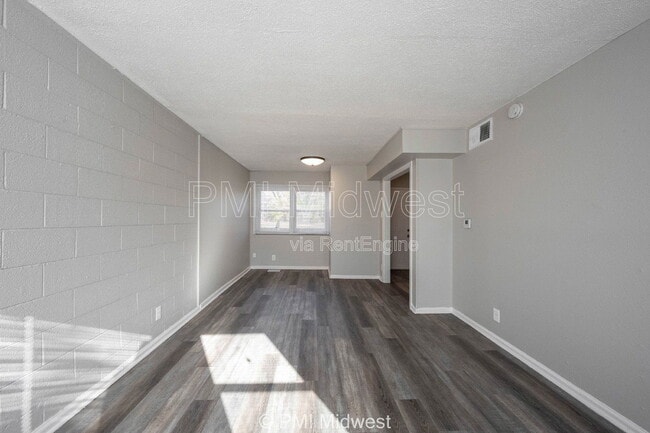 Photo - 6050 E 16th St