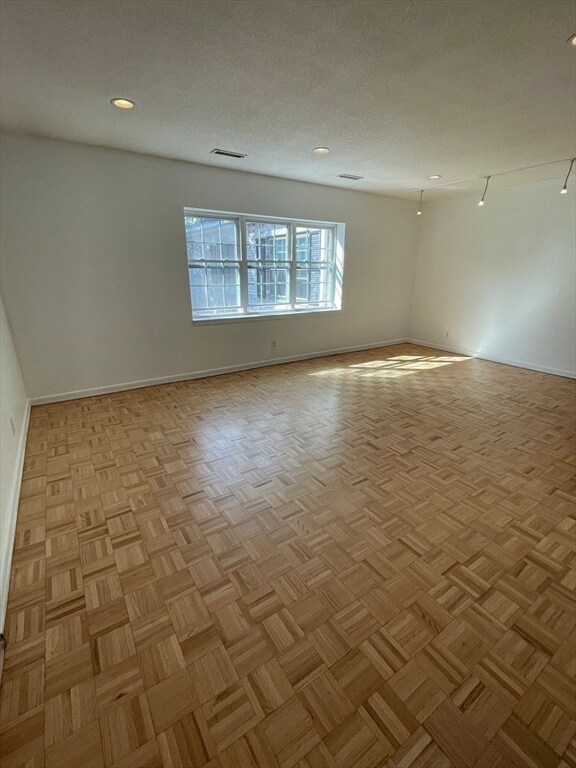 Building Photo - 153 Lake Shore Rd Unit 3 Rental