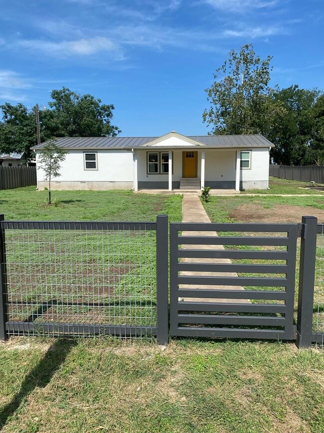 Photo - 136 Marie Dr