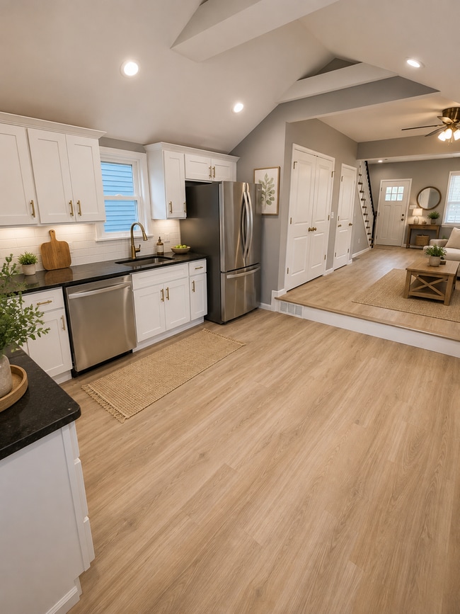 Photo - 115 W 2nd St