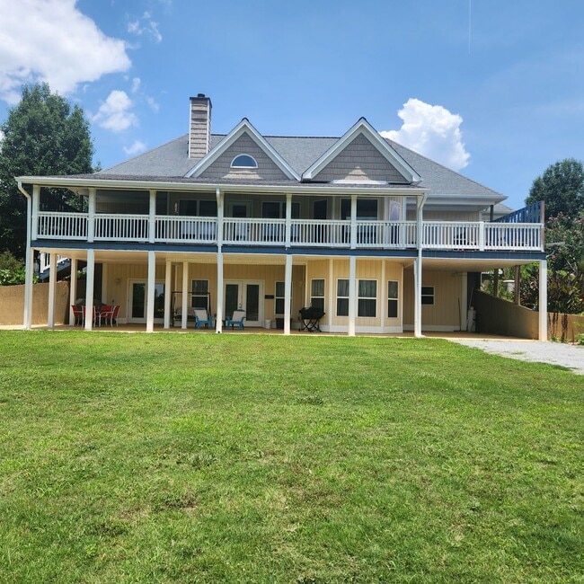 Building Photo - Bear Creek Rd Unit Bear Creek
