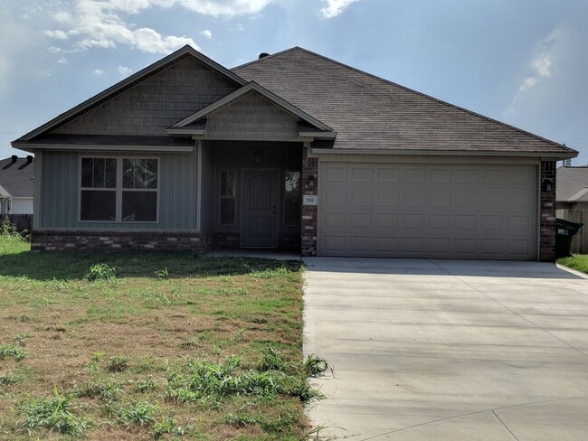 Building Photo - Check out this home in Russellville, AR