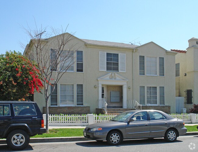 Photo - 128 S Reeves Dr