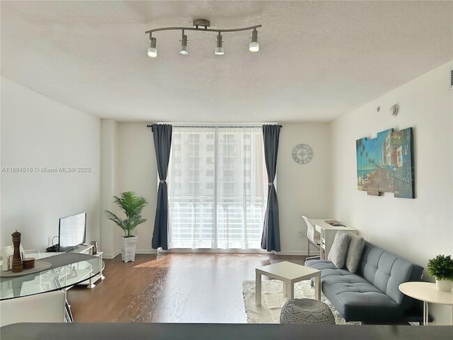 Photo - 18800 NE 29th Ave Unidad 830