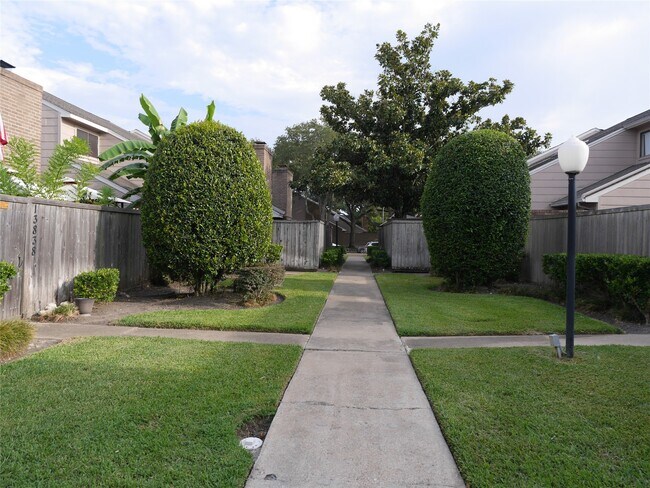 Photo - 13840 Hollowgreen Dr