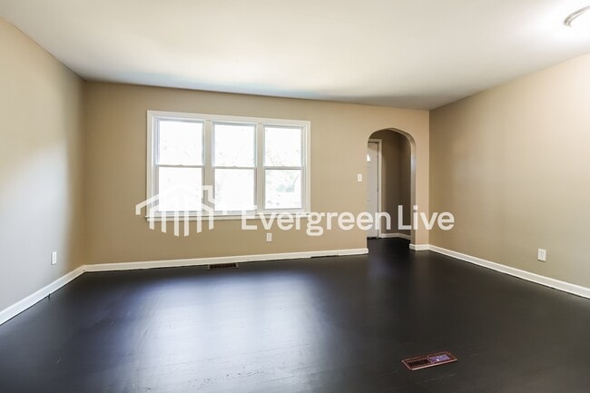 Photo - 1115 W 24TH St S