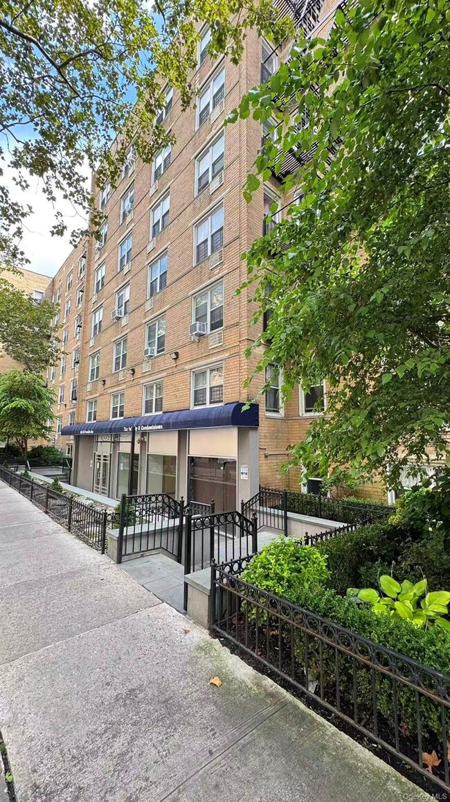 Building Photo - 142-20 Franklin Ave Unit 2T Rental