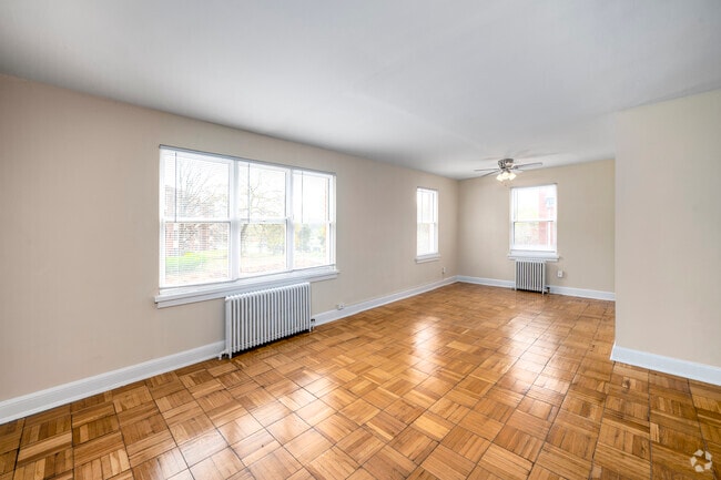 1BR, 1BA – 700SF - Living Room