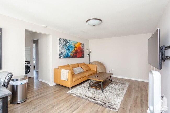 Building Photo - 6427 N Hermitage Ave Unit 2F Rental