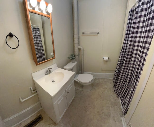 Photo - 528 Union St