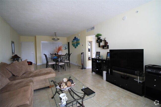 Building Photo - 3000 S Ocean Dr Unit 1414 Rental