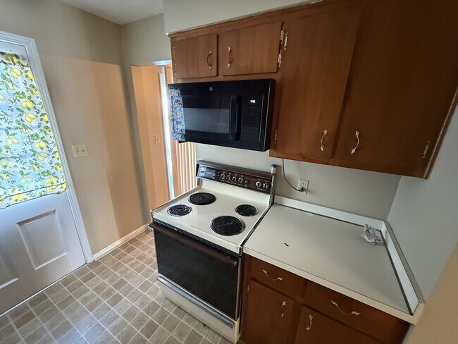 Photo - 305 S Lincoln Blvd