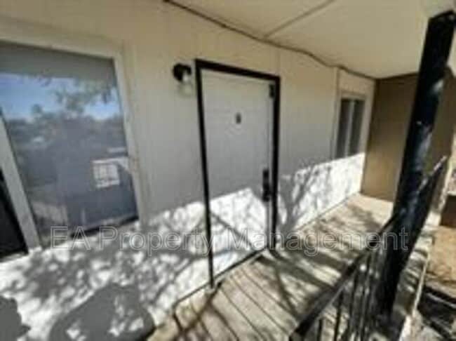 Photo - 308 Virginia St NE