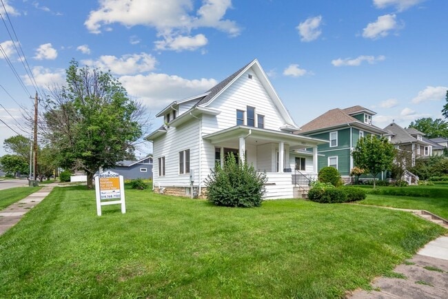 Photo - 1721 Clay St