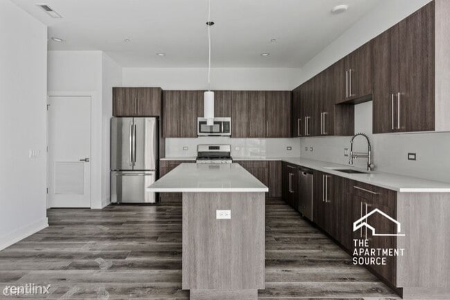 2 br, 2 bath Apartment - 1956 N Fairfield Ave - 2 br, 2 bath Apartment - 1956 N Fairfield Ave