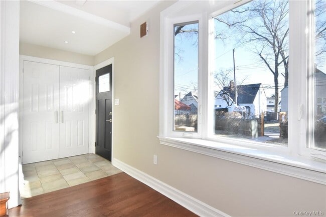 Photo - 19 Longmeadow Rd