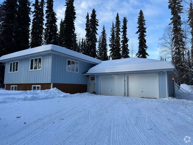 Building Photo - 3 Bedroom Home in North Pole with Garage! ...