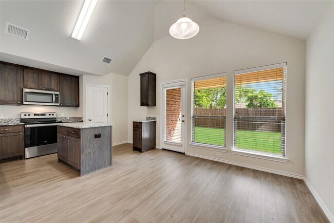 Photo - 1711 Wooley Way