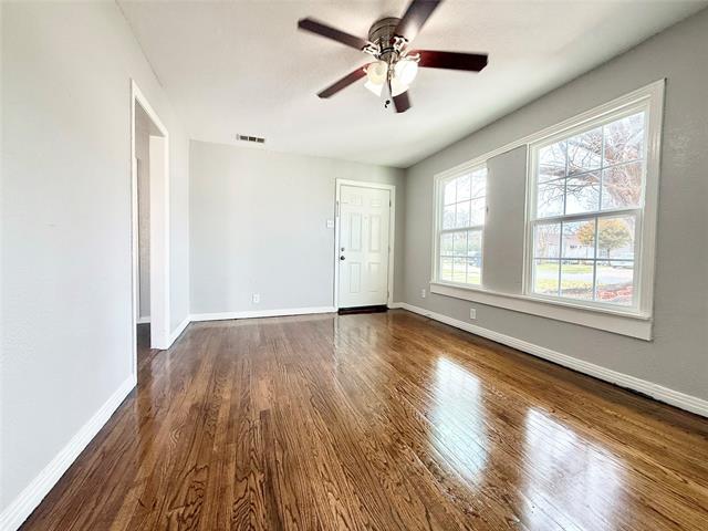 Photo - 4813 Sandage Ave