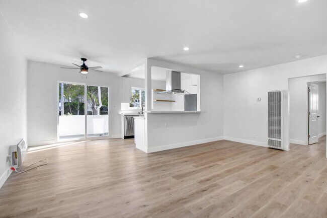 Photo - 8534-8538 Colgate