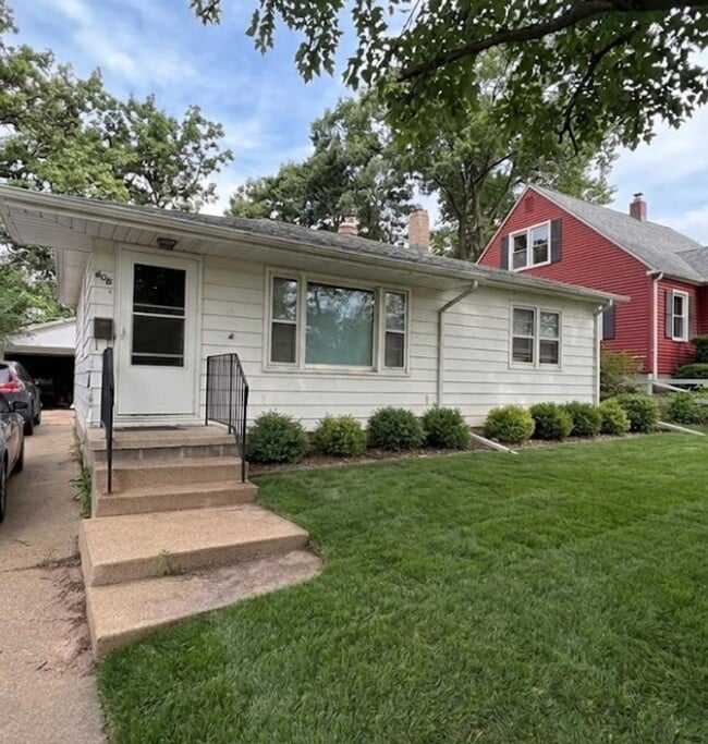 606 Maxwell St