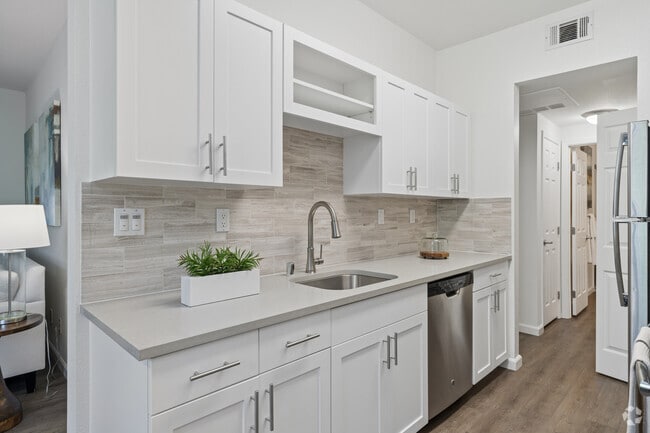 B - 2BR, 1BA - 873SF - Kitchen