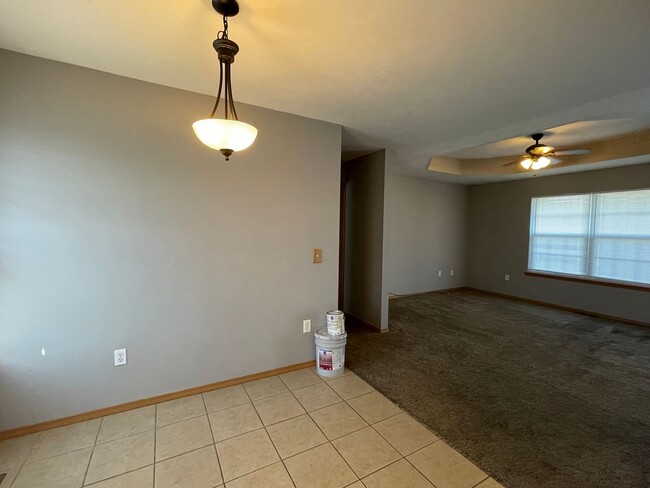 Photo - 3 Bedroom Home in Clever Available Now!