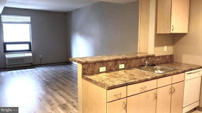 Photo - 815 Arch St Unit 219