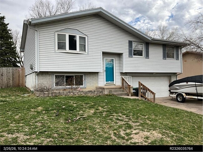 Building Photo - 3 bed/2 bath $2095