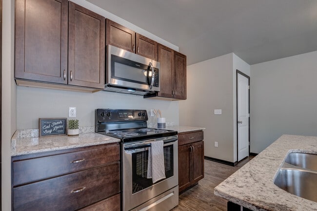 Photo - 1929 Broadway St