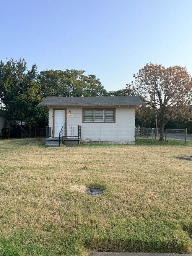 Photo - 3200 Ave R