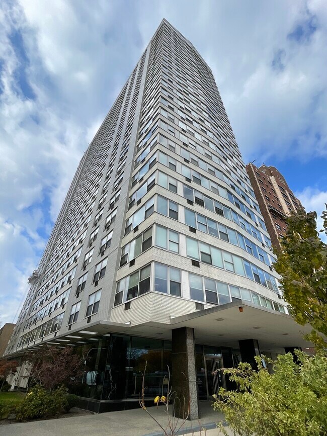 Building Photo - 3900 N Lake Shore Dr Unit 25C