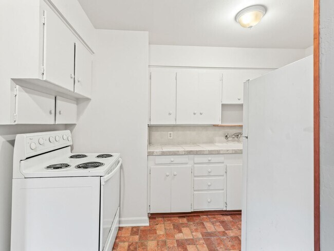 Building Photo - 9572 N Calhoun Ave Unit A