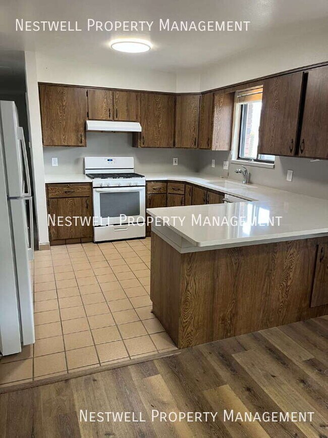 Photo - 893 W 1500 N St