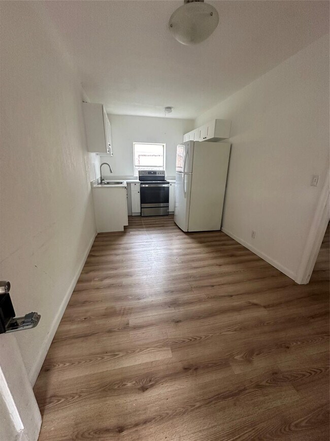 Photo - 1947 Buchanan St Unit 4