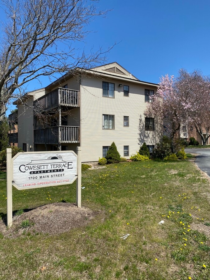 Photo - 1700 Main St