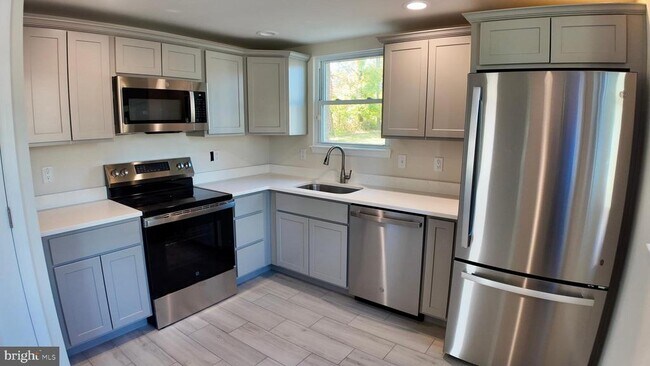 Photo - 718 Erlen Rd