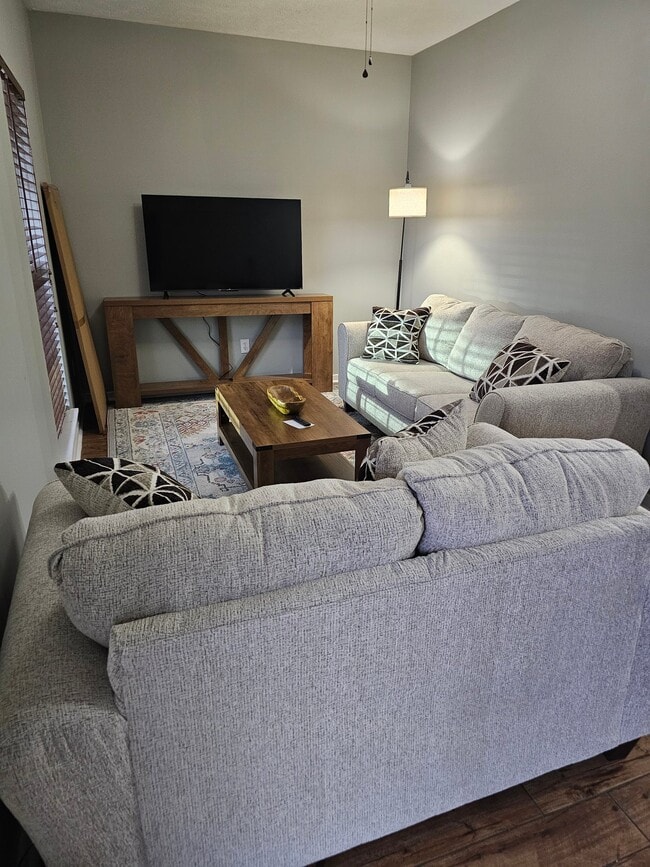 Building Photo - 1257 Louisville St