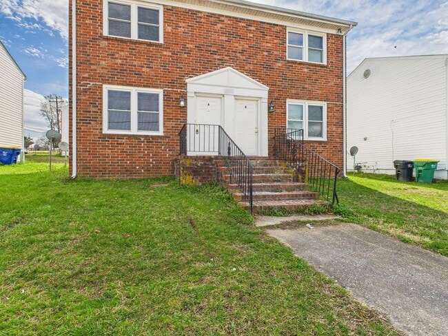 Building Photo - 806 Arlington Rd