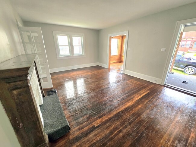 Photo - 18 W 29th St
