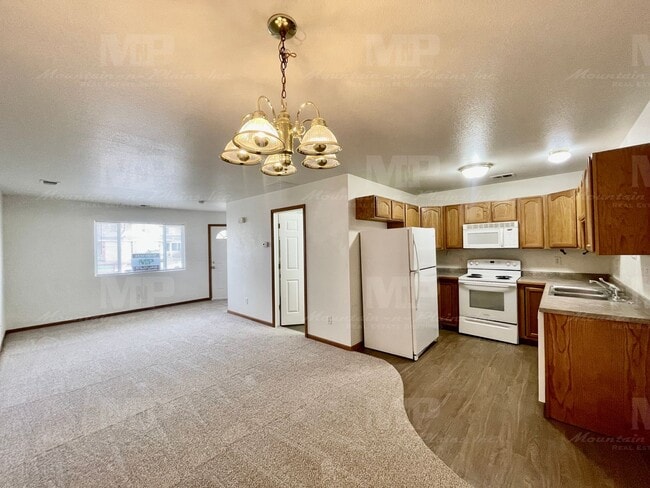 Photo - 3380 Saratoga St