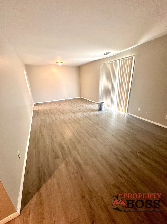 Photo - 7322 Noble St