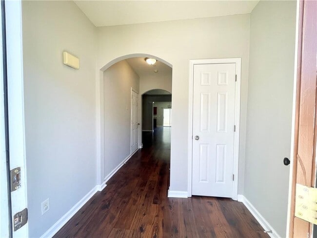 Photo - 2090 Lakeshore Overlook Dr