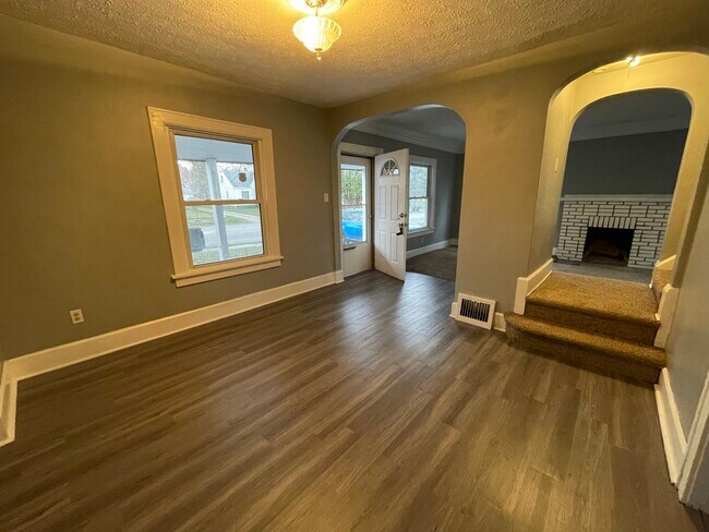 Photo - 866 S Hawkins Ave