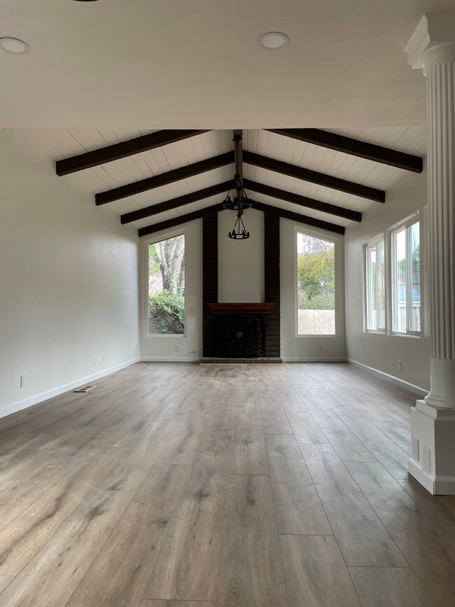 Photo - 717 Navaronne Way